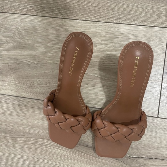 Light brown Streetwear Society stilettos - Picture 4 of 7